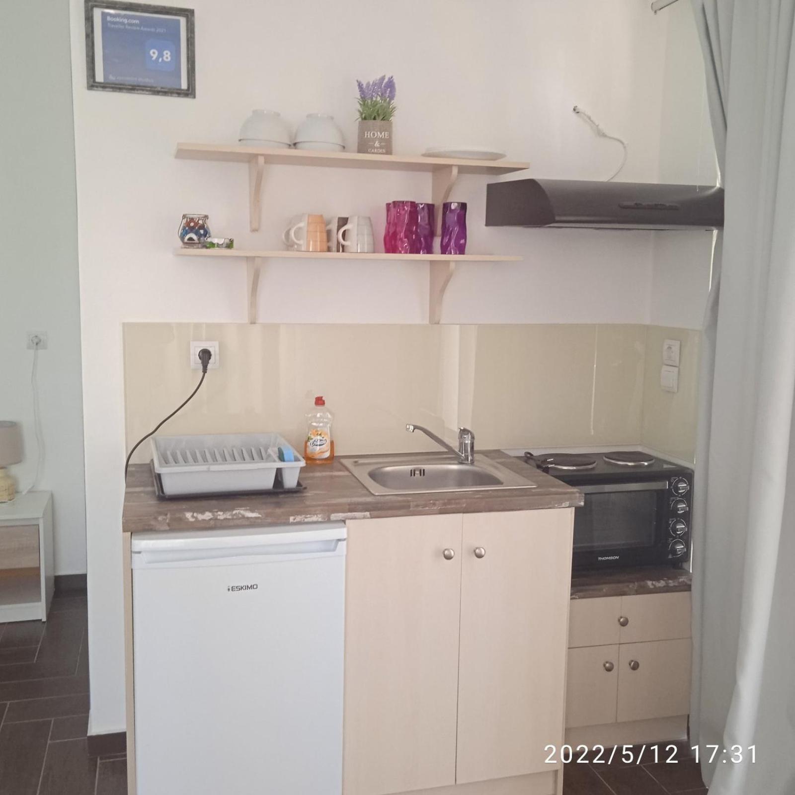 Ag.Apostoloi Studios Áji Apóstoli Rom bilde